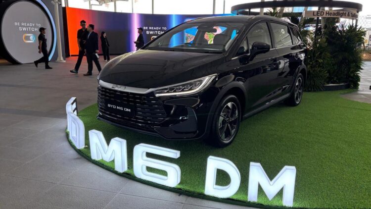 BYD M6 DM Meluncur, Harga Diprediksi Lebih Murah