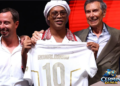 Ronaldinho Kembali ke Sepak Bola Profesional Setelah 11 Tahun